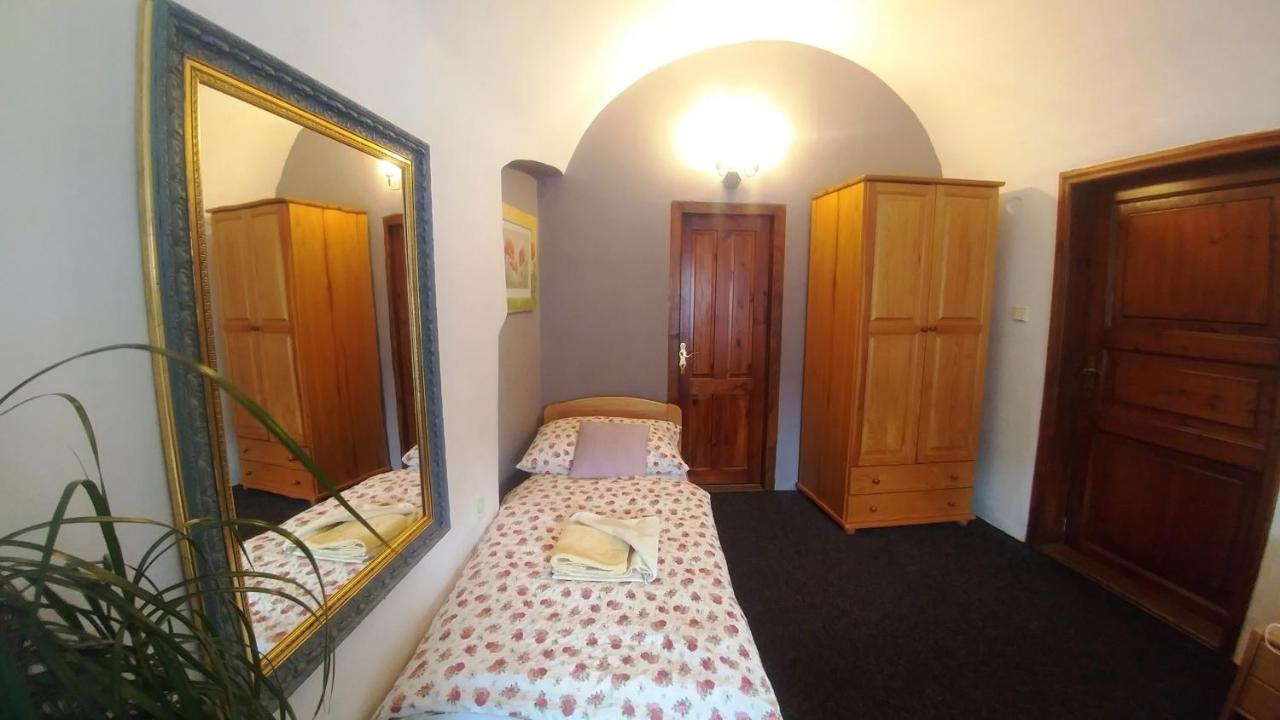 Mini Hotel Abraka & Apartments チェスキー クルムロフ エクステリア 写真
