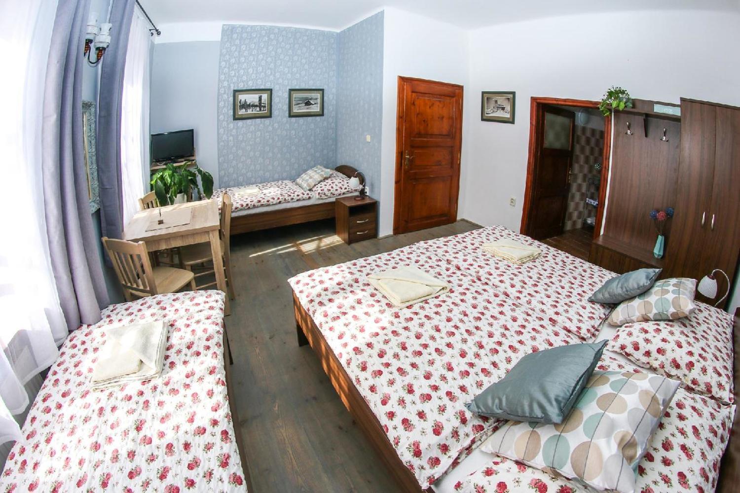 Mini Hotel Abraka & Apartments チェスキー クルムロフ エクステリア 写真