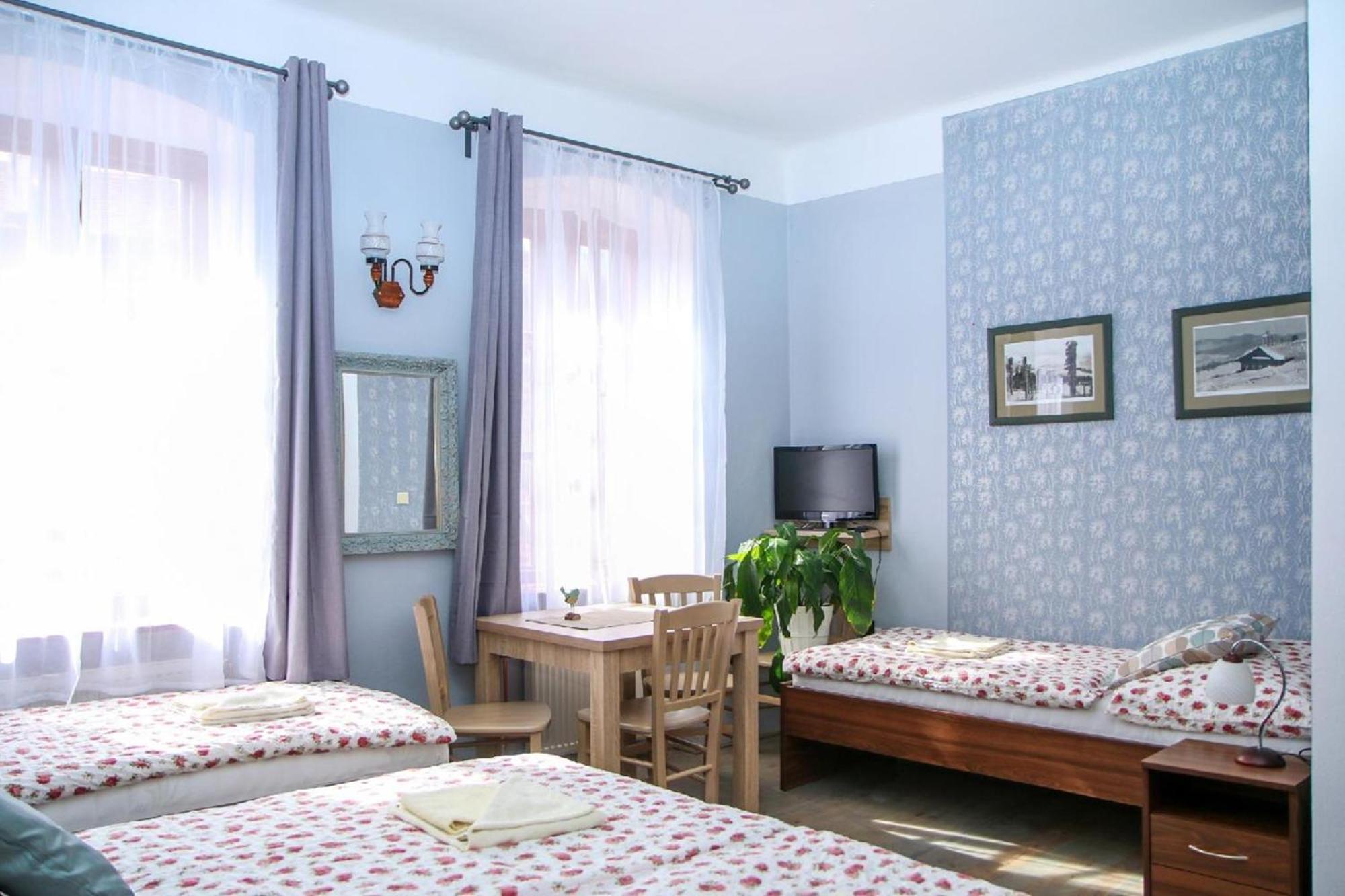 Mini Hotel Abraka & Apartments チェスキー クルムロフ エクステリア 写真