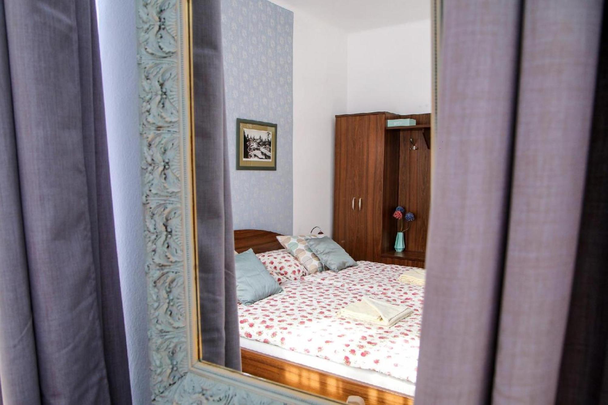 Mini Hotel Abraka & Apartments チェスキー クルムロフ エクステリア 写真