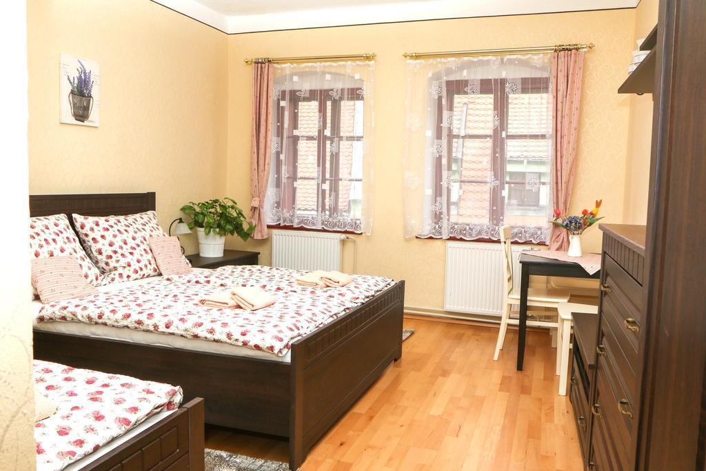 Mini Hotel Abraka & Apartments チェスキー クルムロフ エクステリア 写真